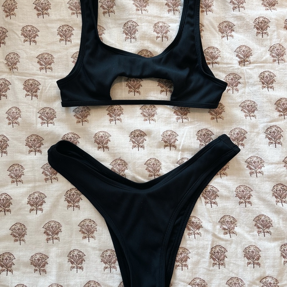 Somerfield Swim Elegant Black Bikini Set